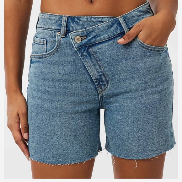 Ardene Asymmetrical Waist Denim Shorts - Dark Wash - Picture 2 of 7